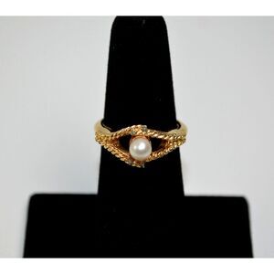 VINTAGE AVON Gold Tone Ring Size 7  Faux Pearl in Center‎